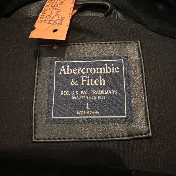 Abercrombie Ultra Mini Vegan Leather Puffer - Size L - Picture 3 of 5